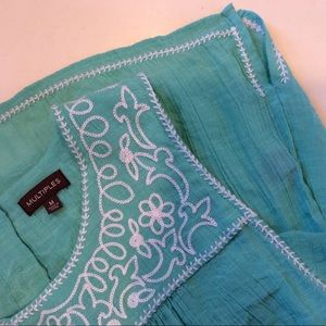 SALE🎉 aqua Embroidered Sleeveless Blouse EUC